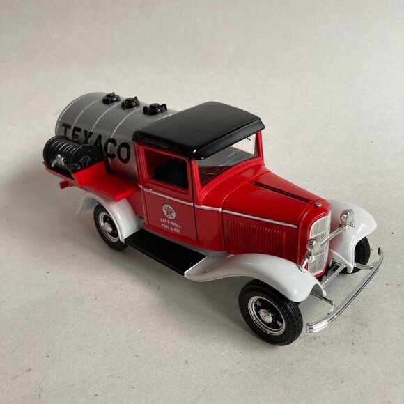 Texaco 1932 Ford Tanker Coin Bank Truck w/ KEY! by Kipp Bros. #26044 - Picture 3 of 9